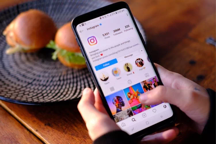 Téléphone portable avec un compte Instagram