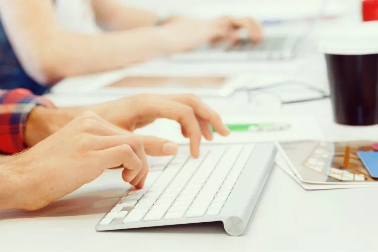 Équipe de saisie informatique de données