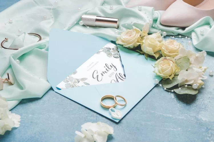 Faire-part de mariage dans une enveloppe