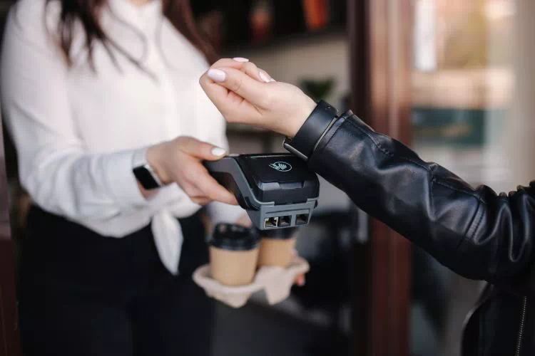 Paiement au moyen d'une montre connectée