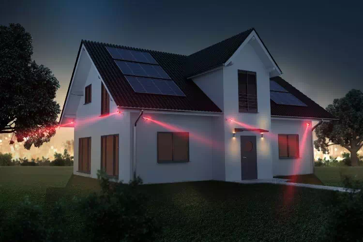 Maison équipée de nombreuses caméras de surveillance