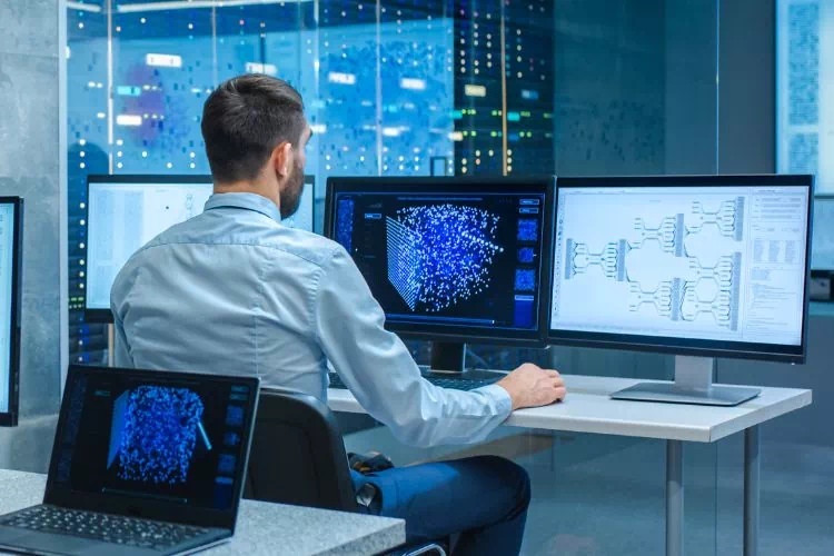Informaticien travaillant sur un réseau de neurones