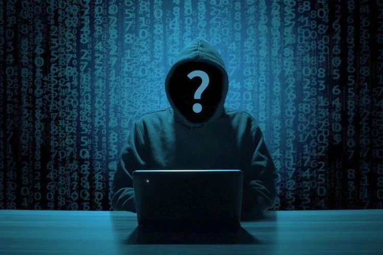 Hacker travaillant dans l'anonymat