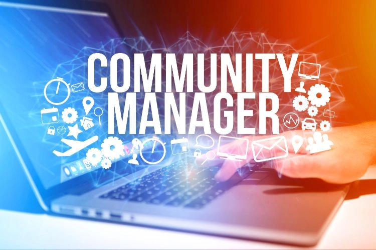 Community manager écrit en grand caractère représentant toutes les facettes de ce métier