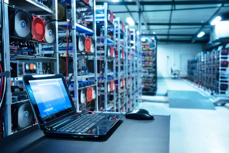 Data center avec des serveurs et leur GPU