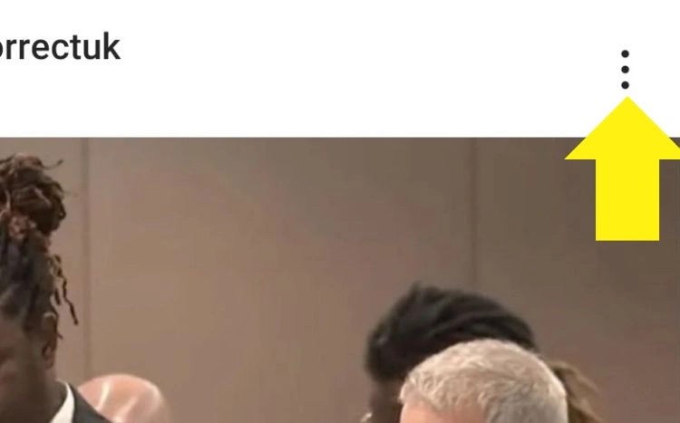 Sélectionner les trois points en haut à gauche