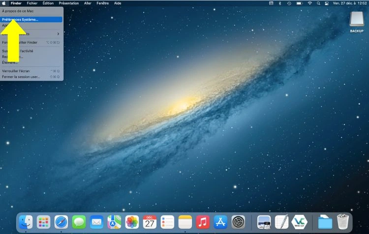 Clique sur la pomme puis sur les préférences du système