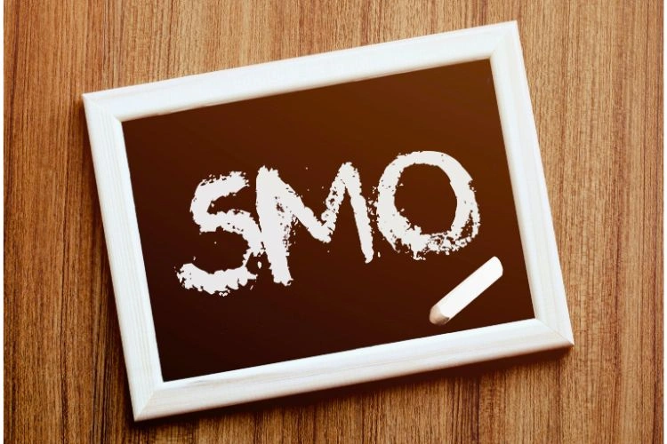 SMO écrit pour expliquer la différence entre lui et le SEO