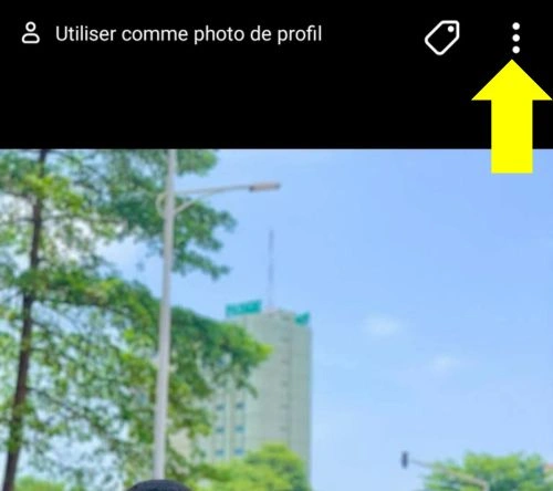 Cliquer sur les 3 points en haut à droite