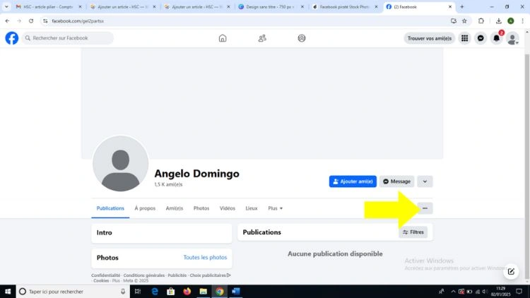 Clique sur les trois points sur le profil à signaler