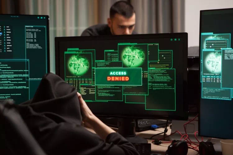 Hacker ne parvenant pas à accéder à un système informatique bien protégé