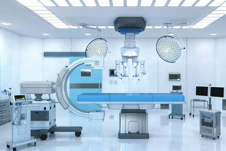 Salle d'opération équipée de robots chirurgicaux