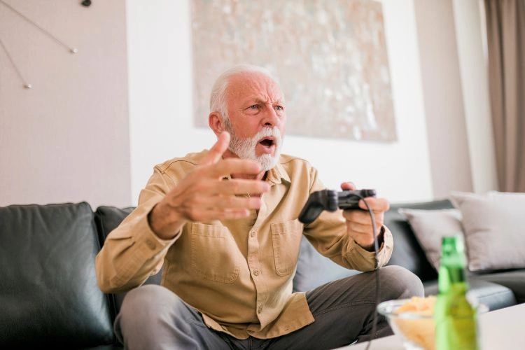 Homme en train de jouer à la PS3