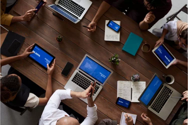 Réunion d'un intégrateur ERP avec un de ses clients