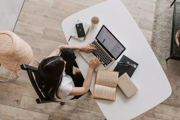 Expert marketing au travail