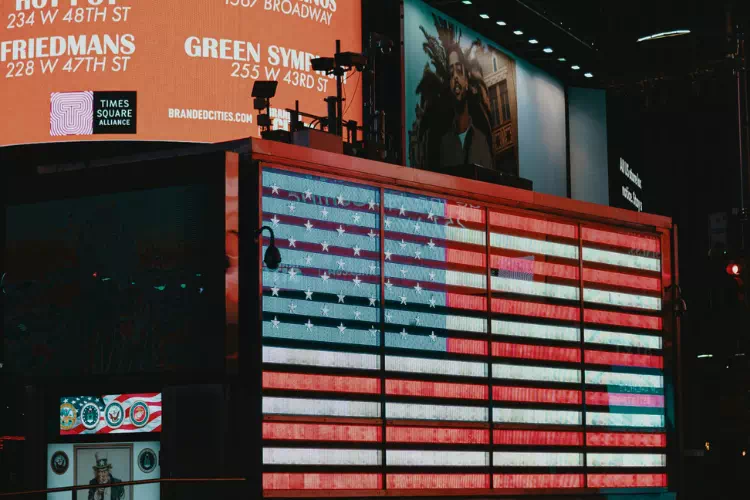 Panneaux publicitaires sur des immeubles