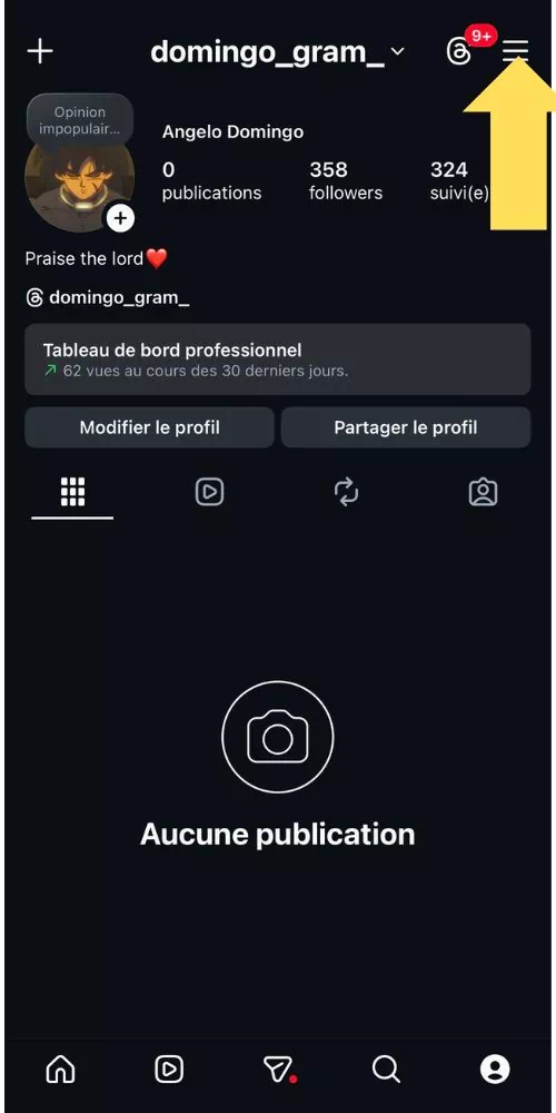 Cliquer sur les trois barres en haut sur votre profil