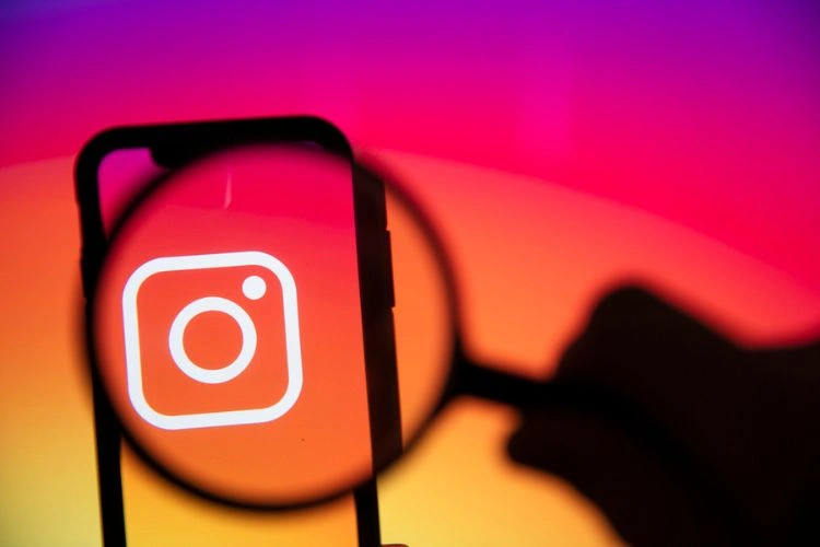 Logo Instagram avec une loupe