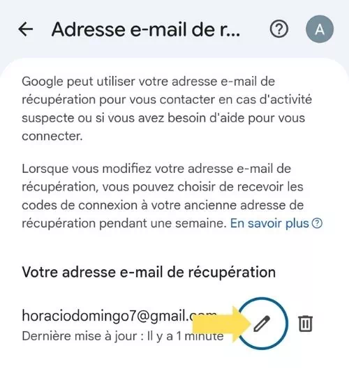 Cliquer sur le crayon à côté du mail pour modifier