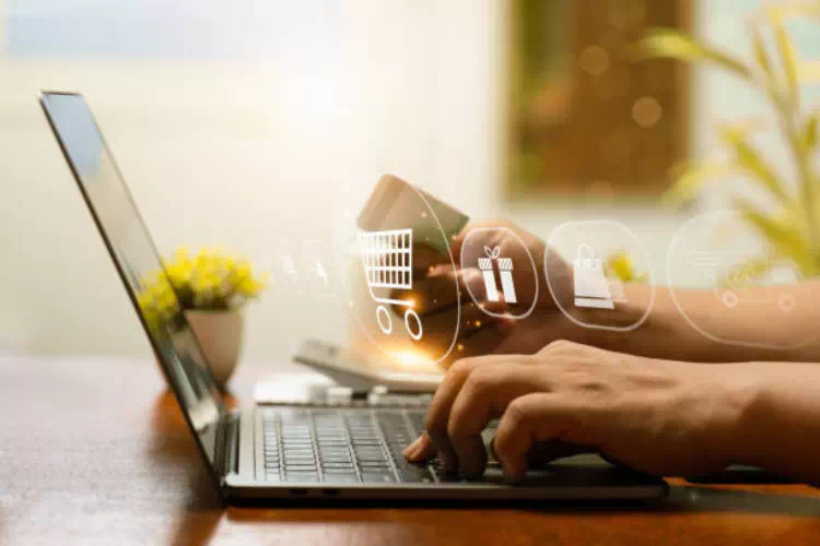 Personne faisant des achats en ligne