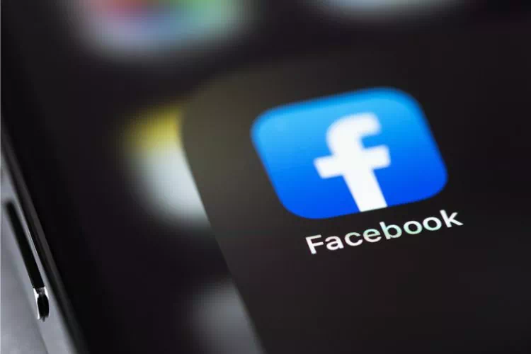 Appli Facebook sur une téléphone