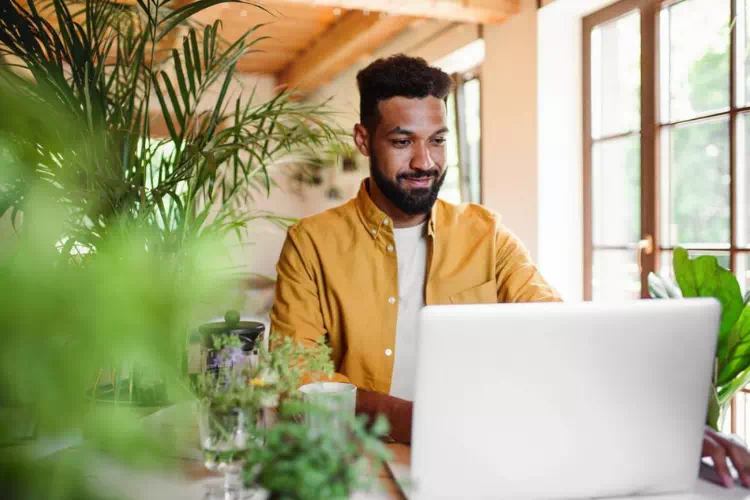 Personne qui utilise un VPS Windows