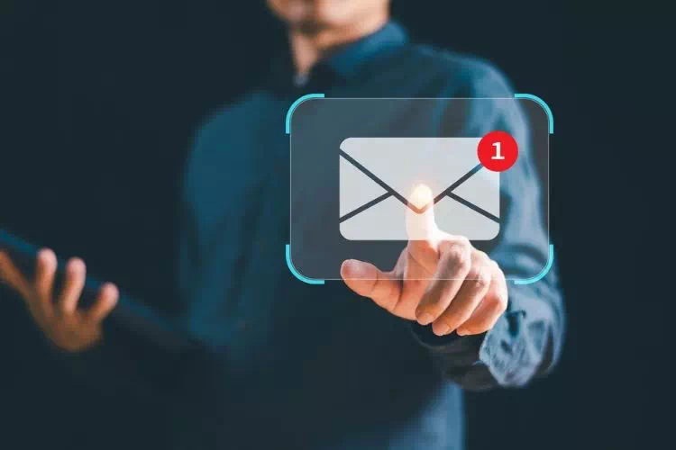 Arobase (@) dans e-mail