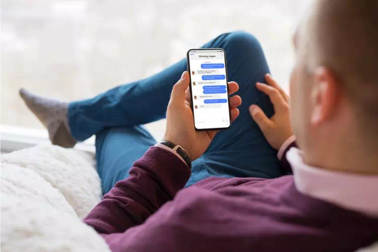 Homme sur Messenger